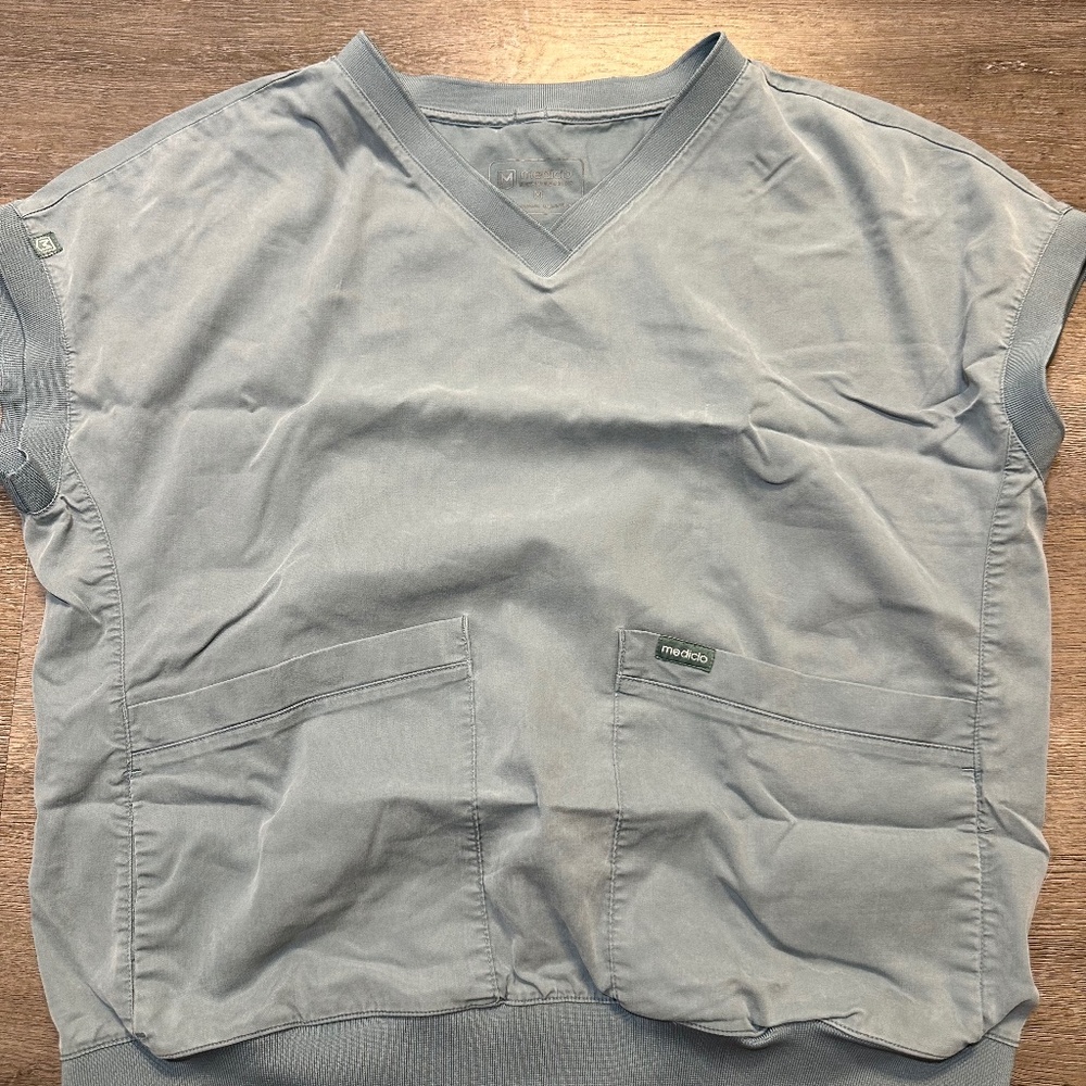 Women’s Scrub Set – Size Medium – Light Blue – Gently Used